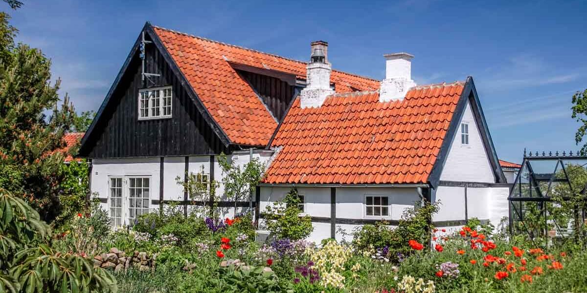 Immobilienkauf Eine Immobilie auf dem Land mit großem Grundstück, vielen Gestaltungsmöglichkeiten und viel Ruhe ist der Traum vieler Menschen | Immobilienkauf