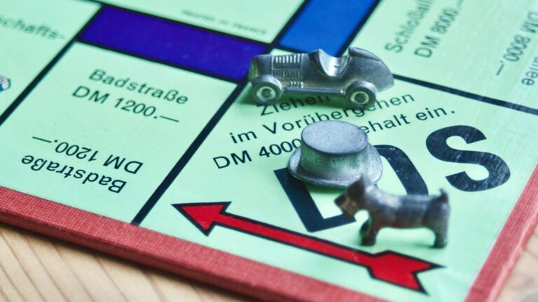 Kaufen statt Mieten Ein Monopoly-Spielbrett als Metapher für den Unterschied zwischen Immobilieneigentümern und Mietern | Kaufen statt Mieten
