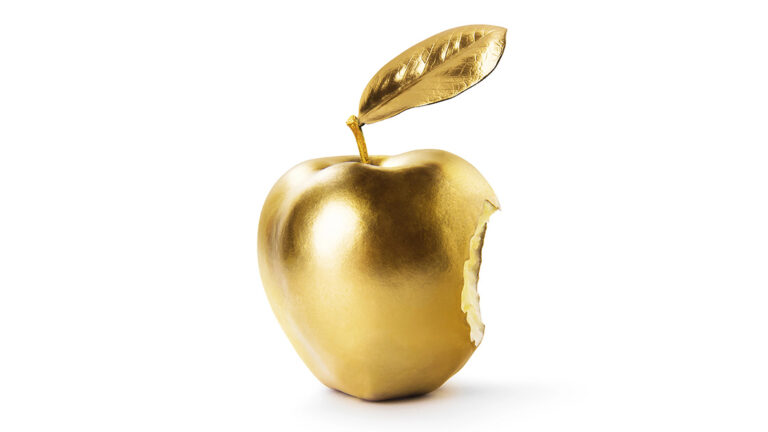Immobilie in der Scheidung Ein goldener angebissener Apfel als Symbol für die Immobilie als Streitobjekt im Scheidungsfall von Ehepaaren | Immobilie in der Scheidung