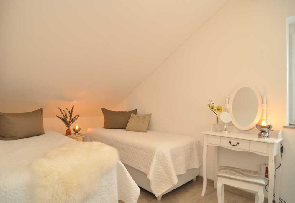 Schlafzimmer DG